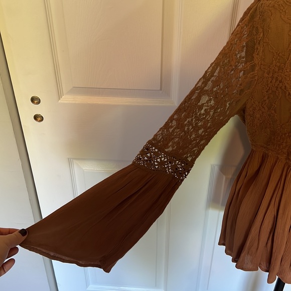 American Eagle boho babydoll blouse with bell sleeves and lace upper & sleeves - Picture 5 of 10